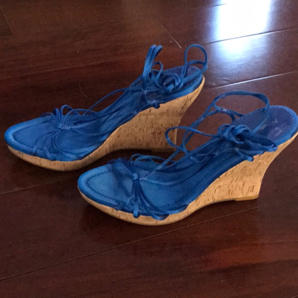 Shoes - Picture 3 of 4